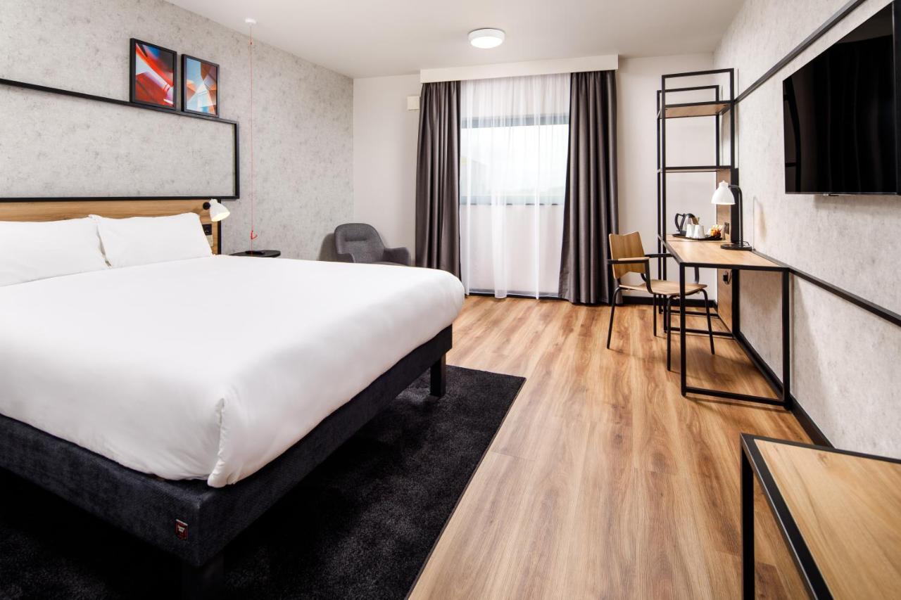 Ibis London Heathrow Terminal 5 Hotel ฮิลลิงดัน ภายนอก รูปภาพ